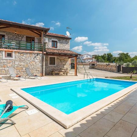 Lovely Home In Visnjan With Outdoor Swimming Pool Zewnętrze zdjęcie
