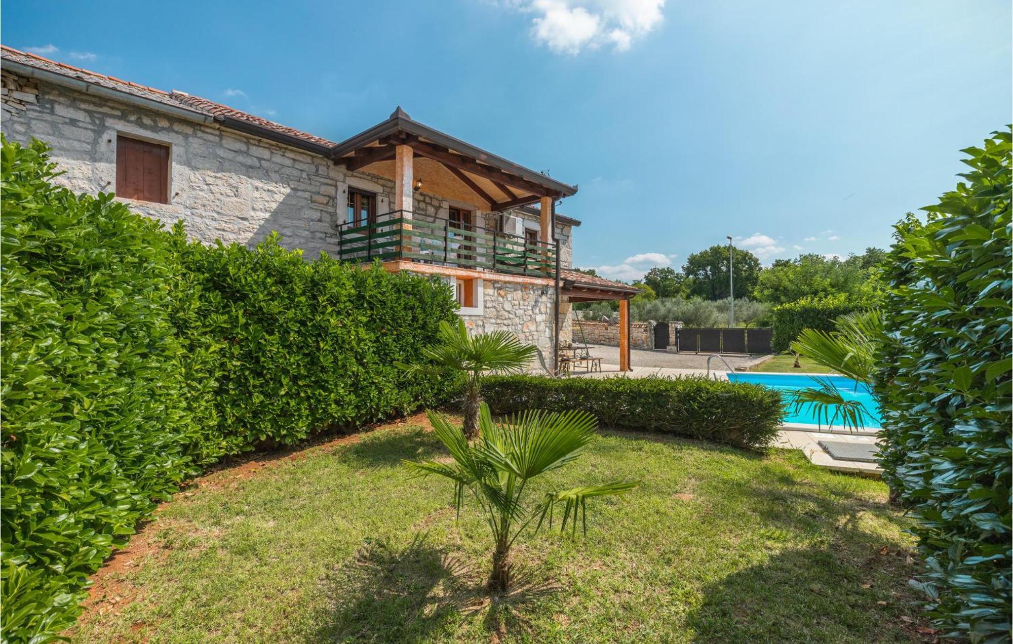 Lovely Home In Visnjan With Outdoor Swimming Pool Zewnętrze zdjęcie