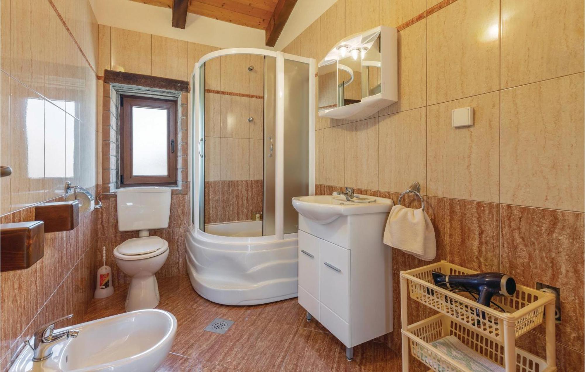 Lovely Home In Visnjan With Outdoor Swimming Pool Zewnętrze zdjęcie