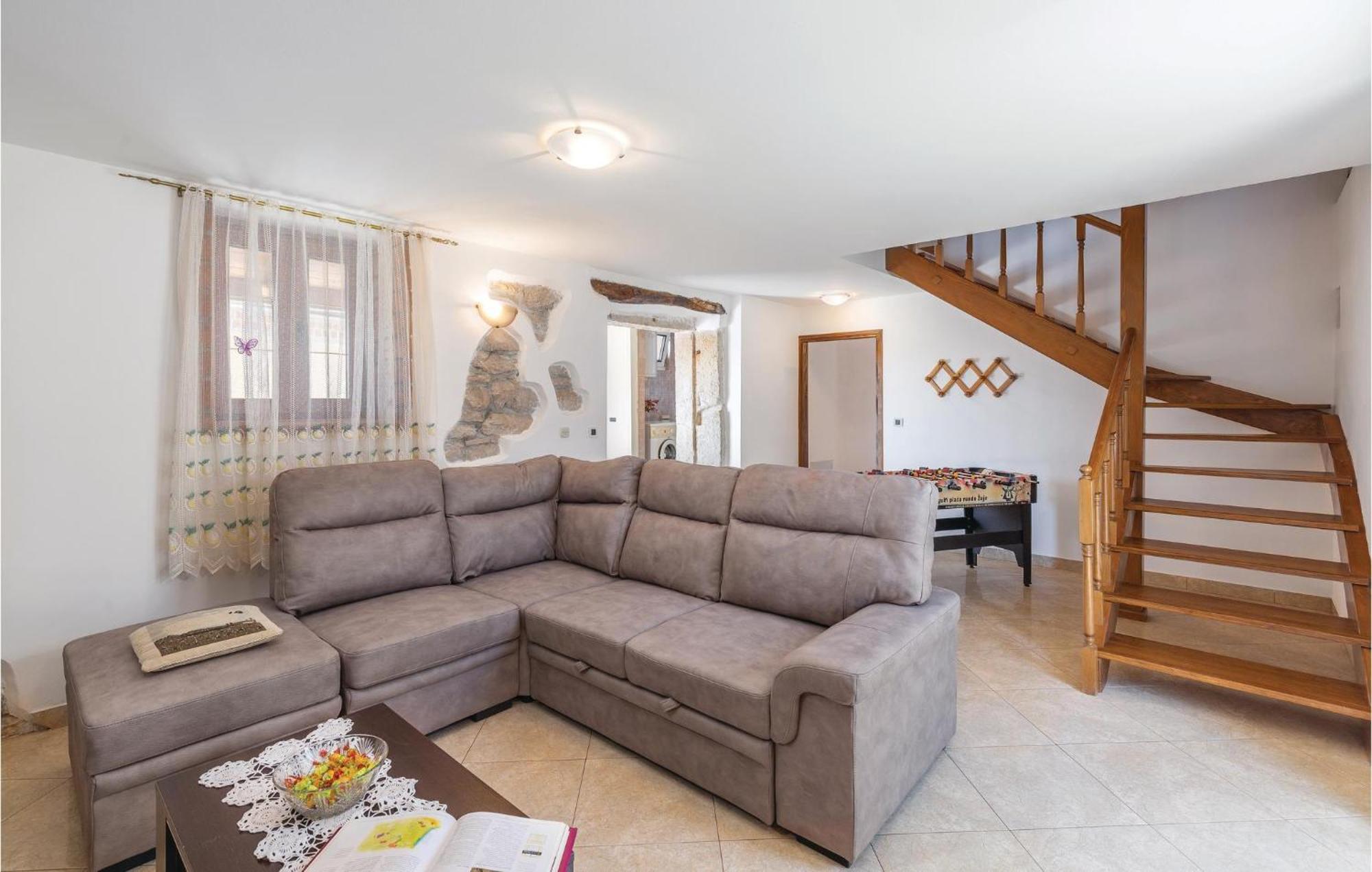 Lovely Home In Visnjan With Outdoor Swimming Pool Zewnętrze zdjęcie