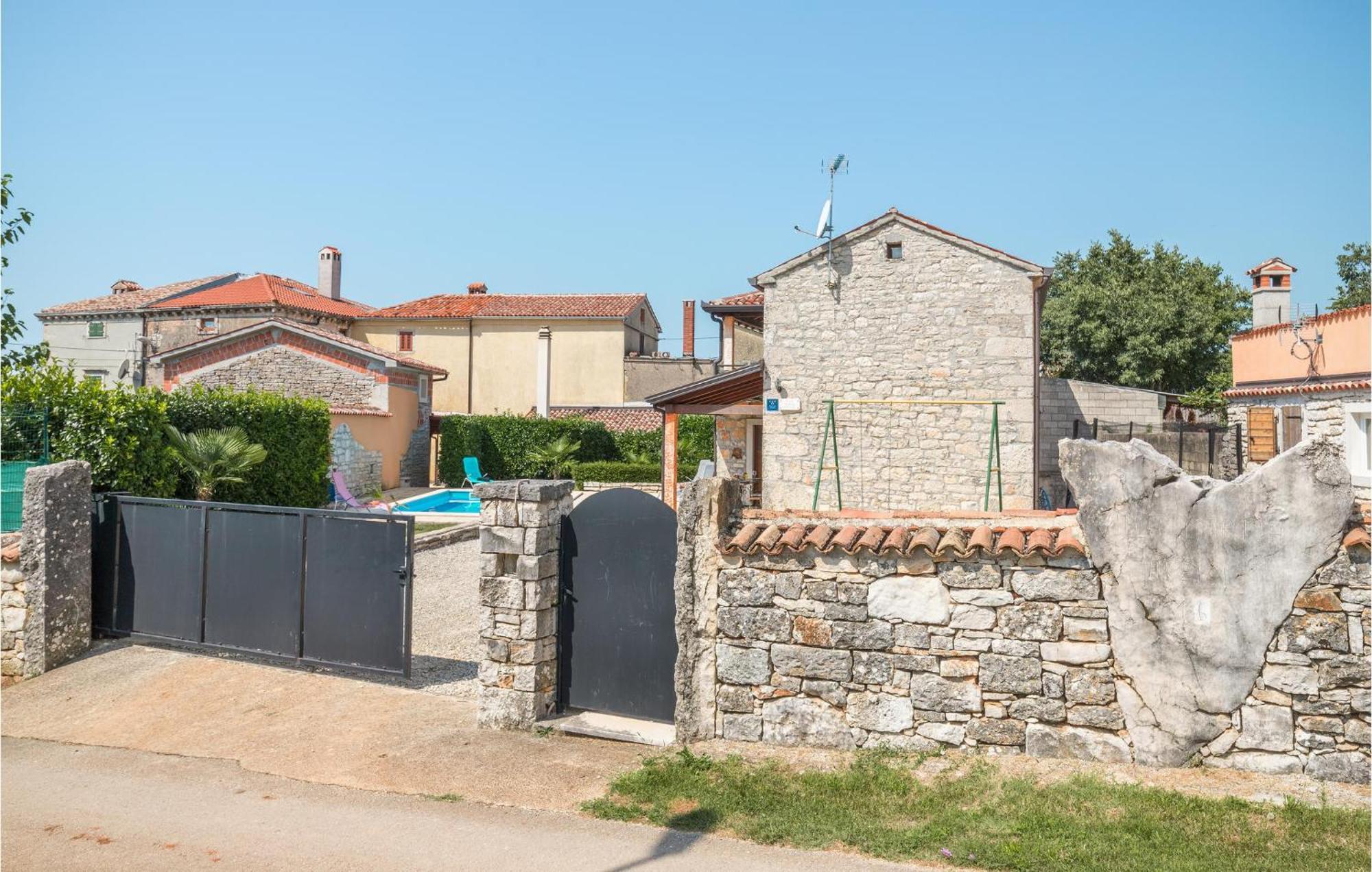 Lovely Home In Visnjan With Outdoor Swimming Pool Zewnętrze zdjęcie