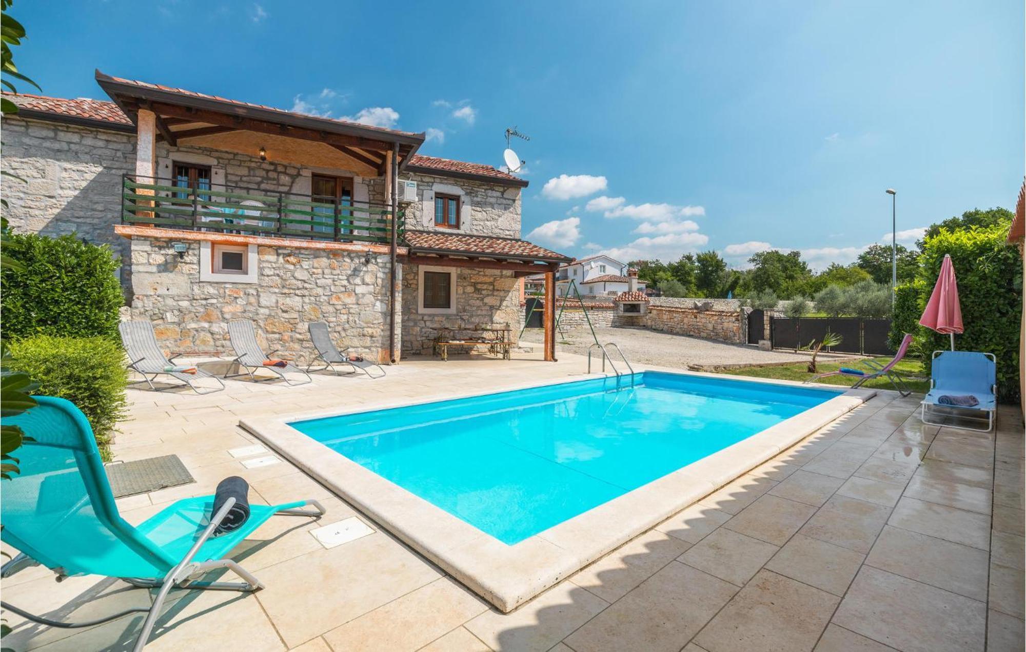 Lovely Home In Visnjan With Outdoor Swimming Pool Zewnętrze zdjęcie